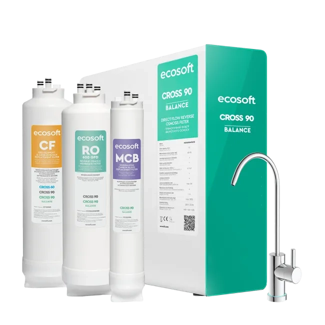 Osmoseur à flux direct, format compact sans réservoir, avec ses trois cartouches et son robinet.
